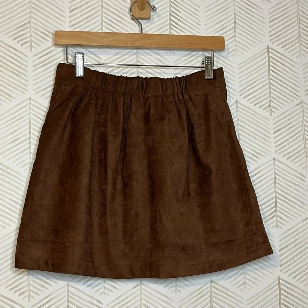 🔆 LE LIS Brown Faux Suede Button Front Mini Skirt - Size M